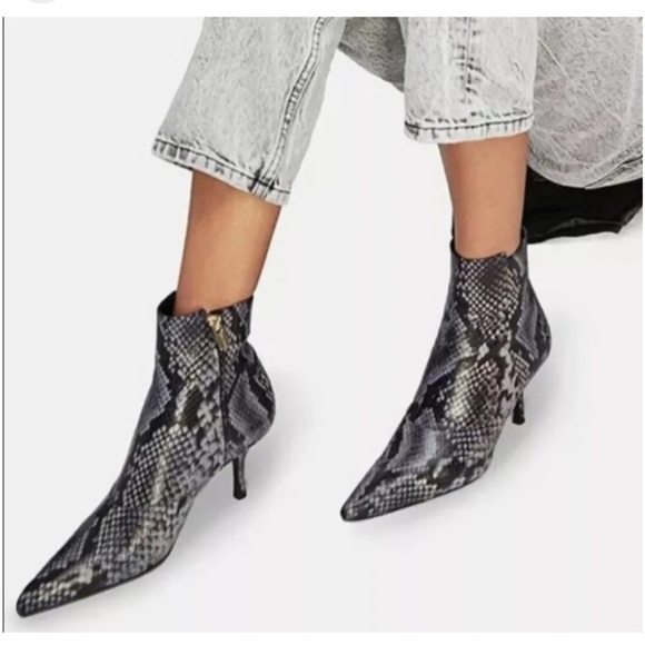 Anine Bing Ava boots in blue python - Picture 2 of 6